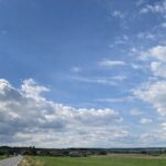 Chladné ráno vystřídá teplé odpoledne s oblačností a deštěm