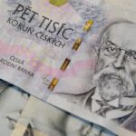 Muž z Chomutova přišel o 5,7 milionu: podvod přes seznamku na jazyky 8