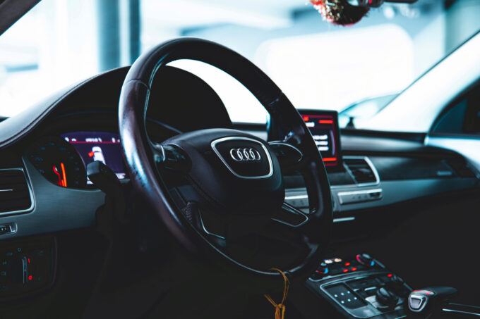 Jindřichohradecko – Audi smetlo traktor a řidiče transportoval vrtulník 12