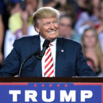 Trump vydělal na kryptoměnách 1,2 miliardy dolarů: investoři tratí 8