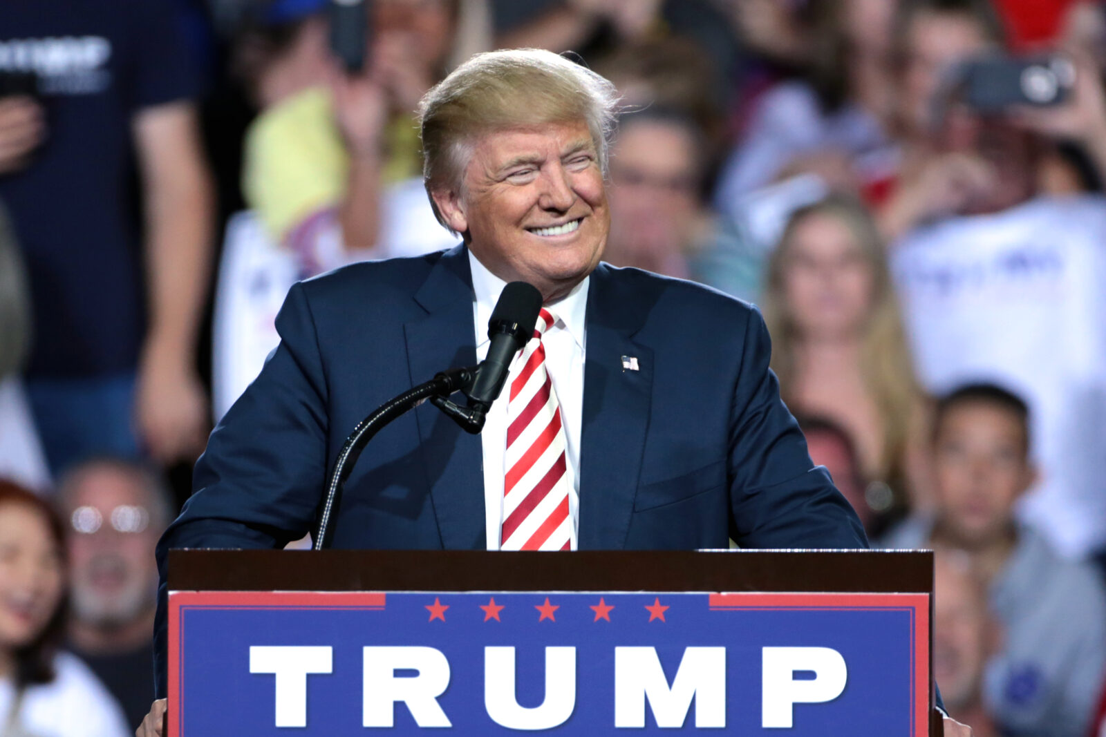 Trump vydělal na kryptoměnách 1,2 miliardy dolarů: investoři tratí