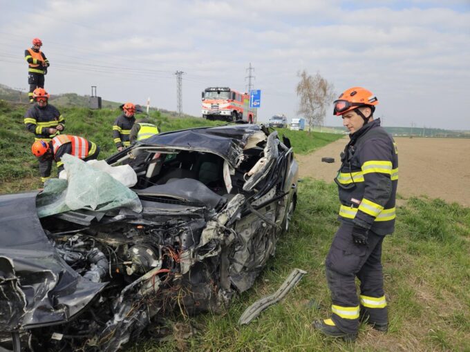 Řidič kamionu u Bučovic zastavil krvácení škrtidlem: zachránil 2 zraněné 4