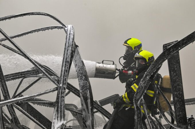 Brno: Sklad plastů hořel 52 hodin a škoda je 60 mil. Kč 8