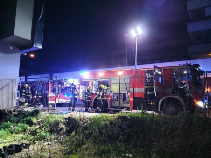 Hasiči uhasili požár baterie v 22. patře v Brně: škoda 100 000 Kč