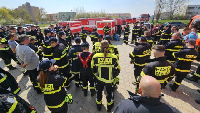 Brno – Dobrovolní hasiči trénovali proti povodním a čerpali Svratku 14