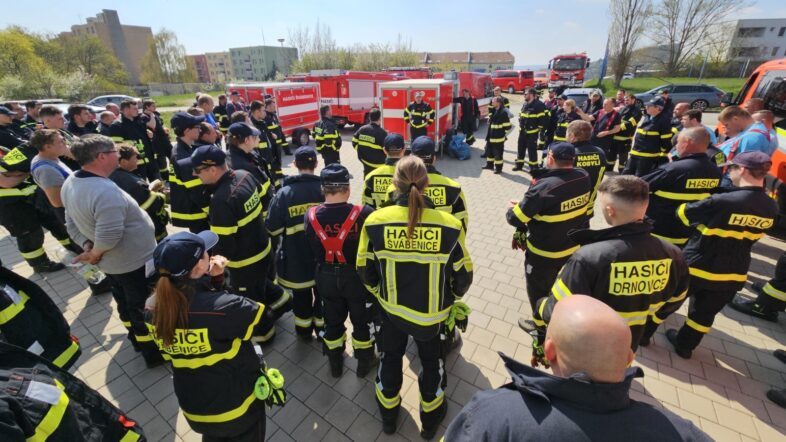 Brno – Dobrovolní hasiči trénovali proti povodním a čerpali Svratku