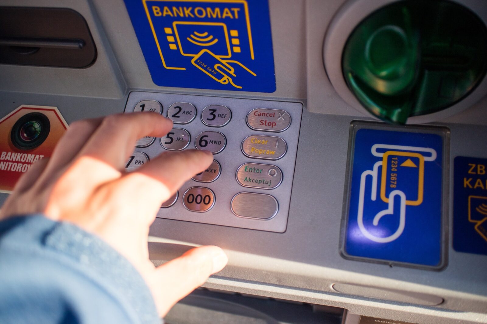 Českobudějovicko – Falešní bankéři vylákali skoro 2 000 000 Kč
