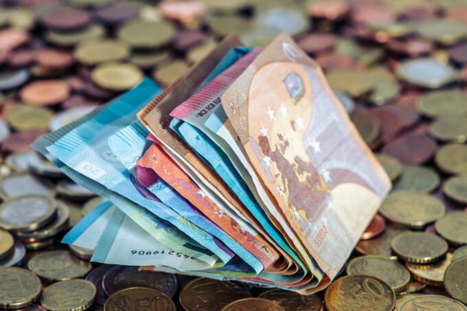 Hradec Králové – Cizinecká policie odhalila podvody s dávkami za 660 000 Kč 2