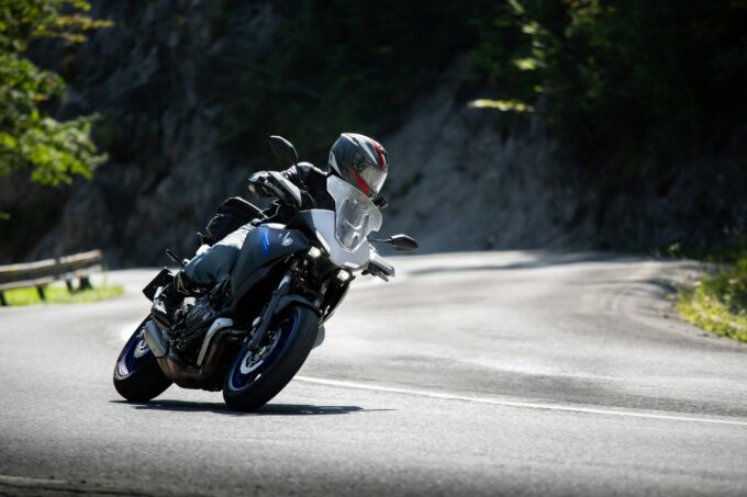 Motocyklista bez přilby zahynul: lékař z urgentního příjmu varuje před sezónou 2