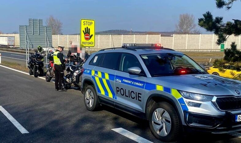 Dubá – Motocyklistka zemřela po střetu s jiným vozidlem na I/9