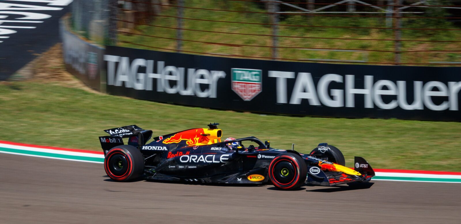 Verstappen prý jedná s Ferrari, McLaren a Mercedes: Red Bull sedmý po 4 kolech