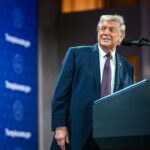 Trump provedl 3 700 burzovních obchodů za 220 milionů dolarů: firmy napojené na Bílý dům 8