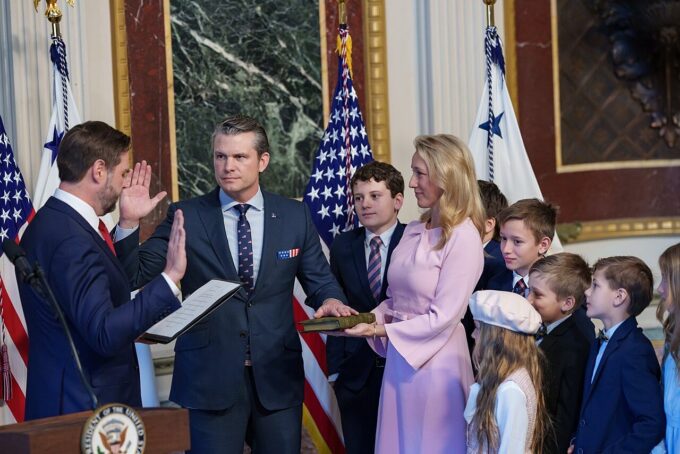 Hegseth pohrozil spojencům: USA podmínily přítomnost vojáků v Evropě prověrkou 5