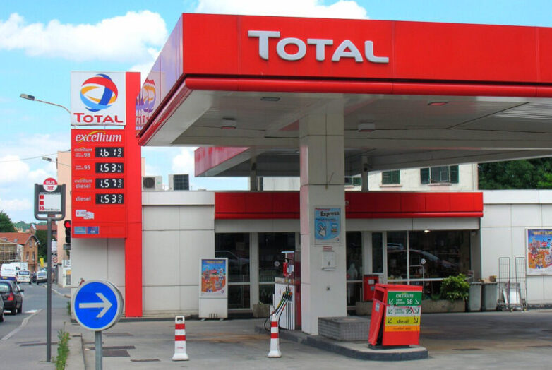 TotalEnergies zisk vzrostl o 51 %: Evropské ropné firmy těží z íránského konfliktu