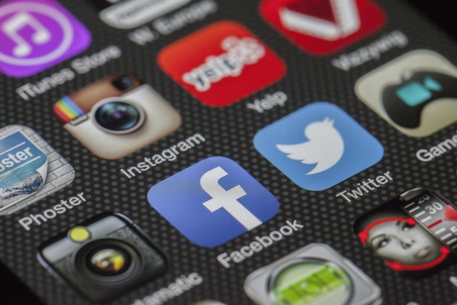 EU zpřísňuje pravidla pro TikTok a Instagram: regulace přijde letos v létě
