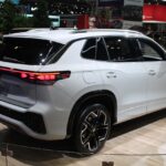 Volkswagen prodává každý rok skoro devět milionů aut, přesto loni jeho zisk klesl o více než 50% 4
