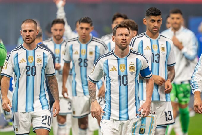 Argentina otočila zápas v nastavení a porazila Anglii 2:1, postupuje do finále