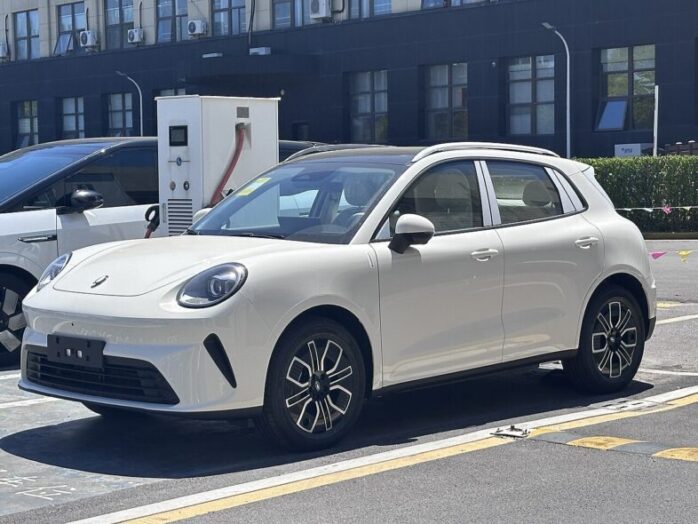 Dovoz elektromobilů z Číny klesá: Západní značky přesouvají výrobu zpět do Evropy