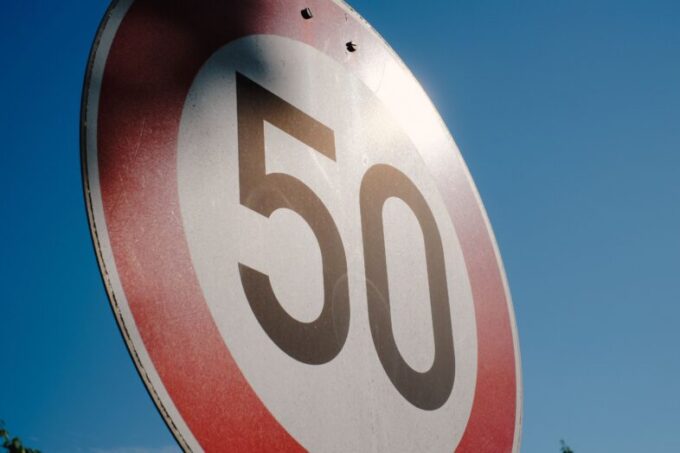 dopravní značka 50 km/h