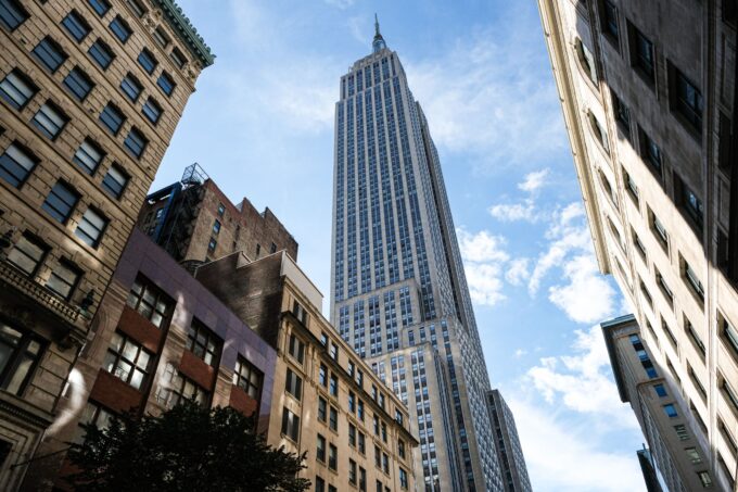 Dvojice vylezla na 457 metrů vysoký Empire State Building: policie ji zadržela 12