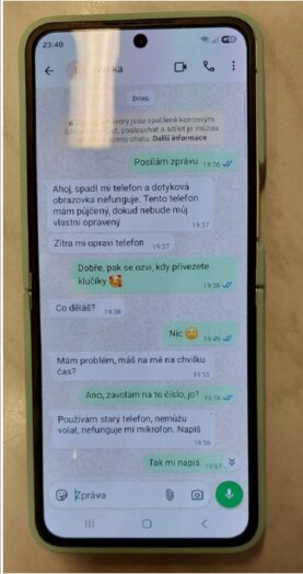 Podvodníci vylákali přes milion korun trikem s rozbitým telefonem 4 Podvodníci vylákali přes milion korun trikem s rozbitým telefonem 3