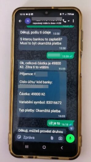 Podvodníci vylákali přes milion korun trikem s rozbitým telefonem 9
