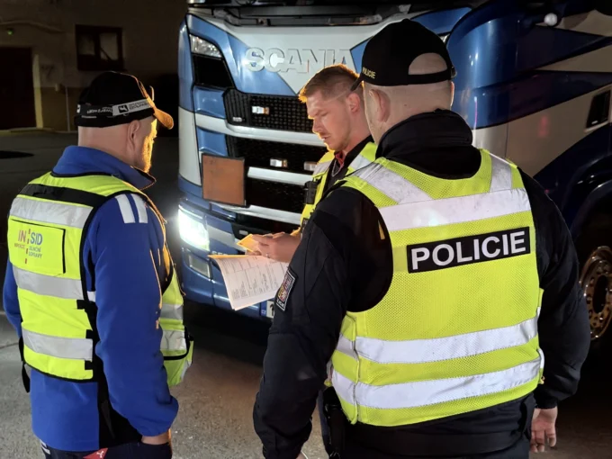 policejní kontrola kamionů na D1