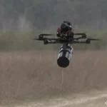 dron s optickým kabelem