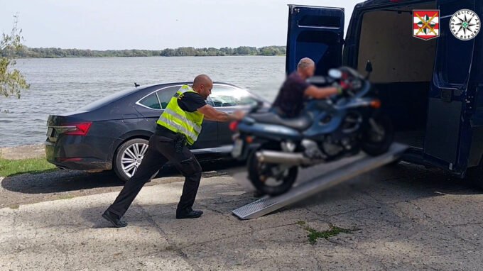 policie zabavuje motocykl