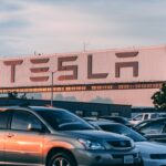 tesla továrna