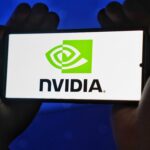 nvidia logo na mobilním telefonu